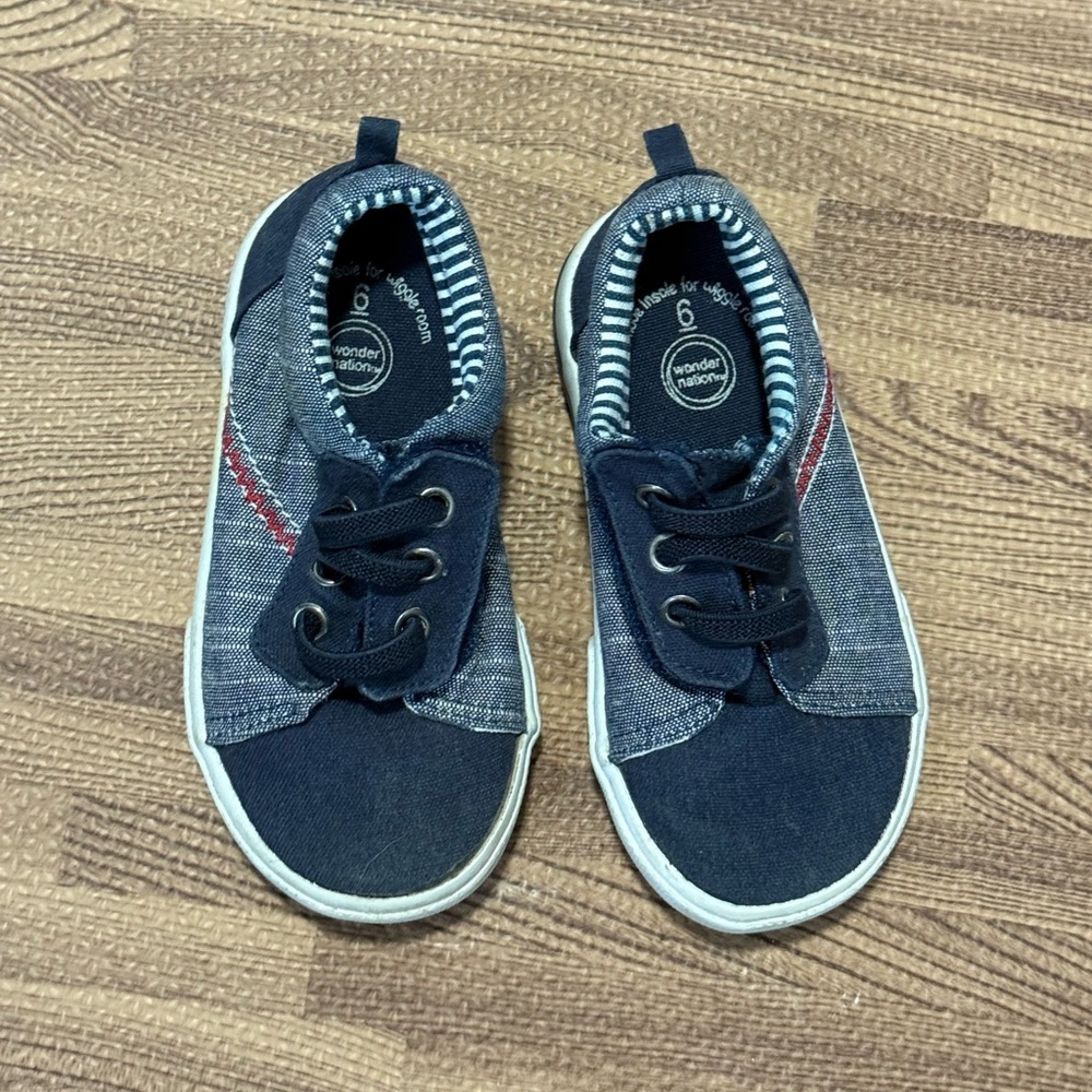 Wonder Nation Kids Denim and Red Accent Sneakers baby size 6